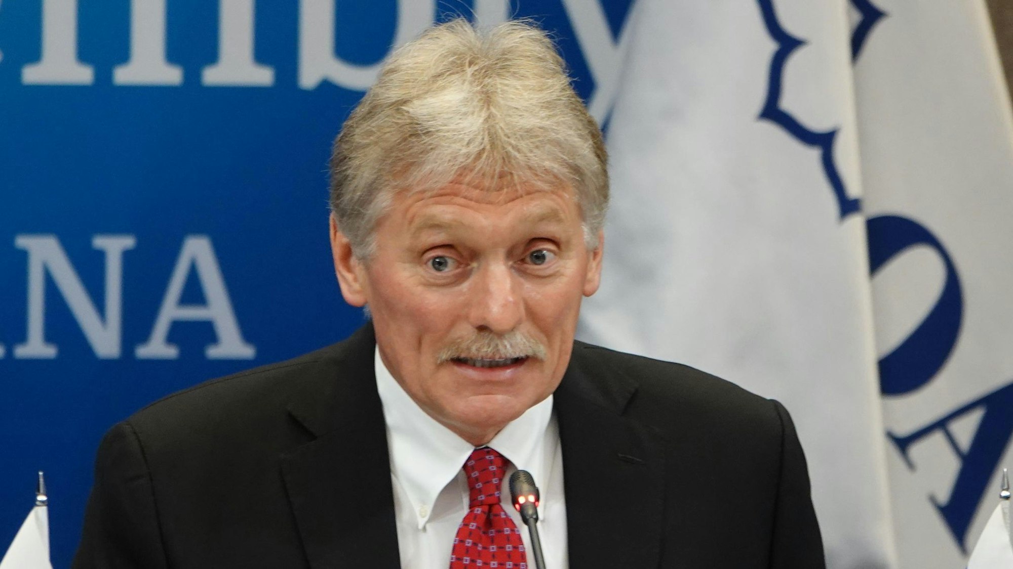 Von einer freundschaftlichen Atmosphäre zwischen Russen und Ukrainern bei Verhandlungen könne keine Rede sein, sagt Kremlsprecher Peskow. (Archivbild)