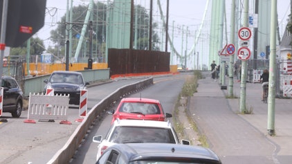 Autos können wieder in beide Richtungen über die Mülheimer Brücke fahren.