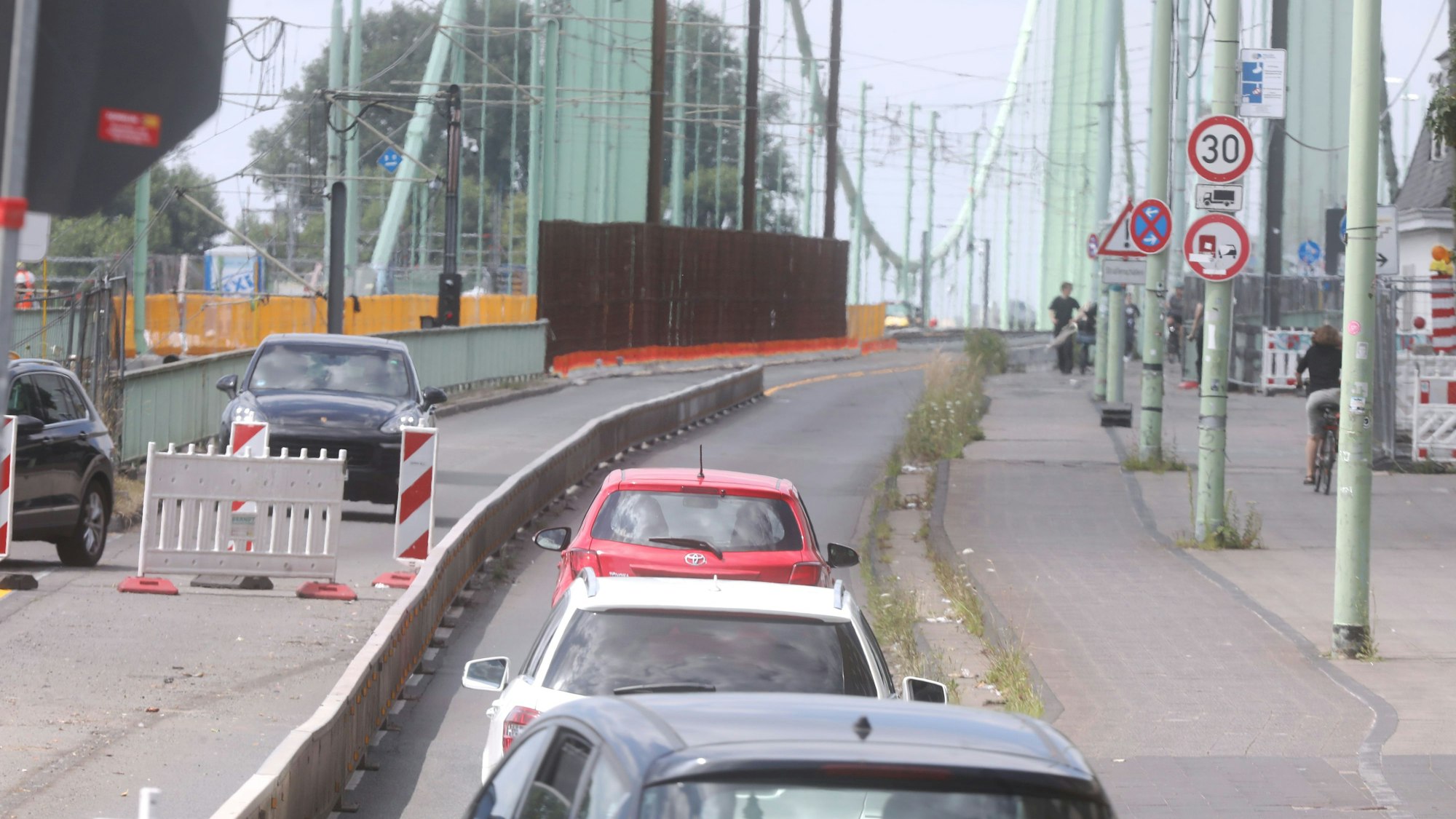 Autos können wieder in beide Richtungen über die Mülheimer Brücke fahren.