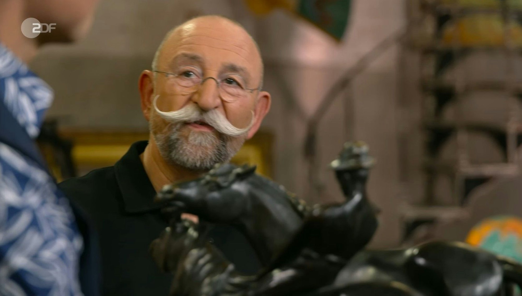 Horst Lichter kam bei der „Bares für Rares“-Expertise zu der Bronze gleich mehrfach ins Staunen.