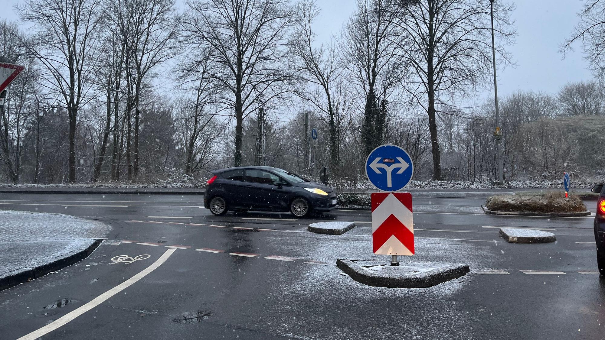 Aktuell wird die Einbahnstraße über die Maria-Terwiel-Straße verlassen – um das umzukehren, müsste der Kreuzungsbereich umgebaut werden.