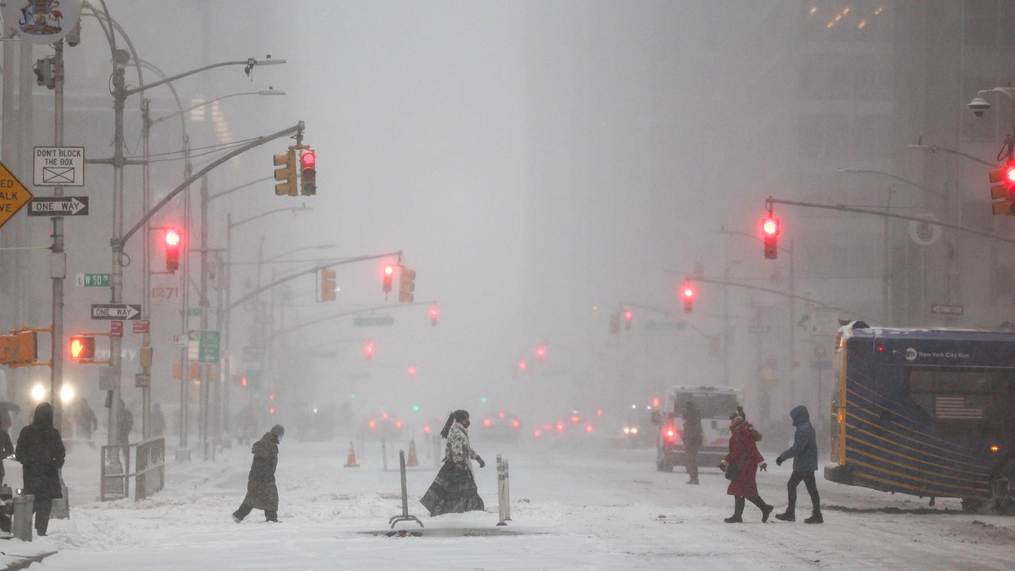 Ein Schneesturm brachte Schnee, Schneeregen und Eisregen in den USA mit sich.