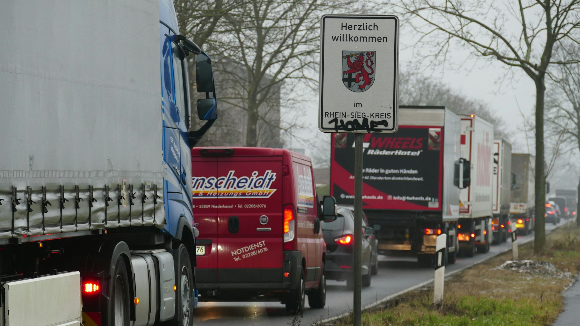 Auf der Frankfurter Strecke hatte sich in Richtung Troisdorf schnell ein langer Stau gebildet.