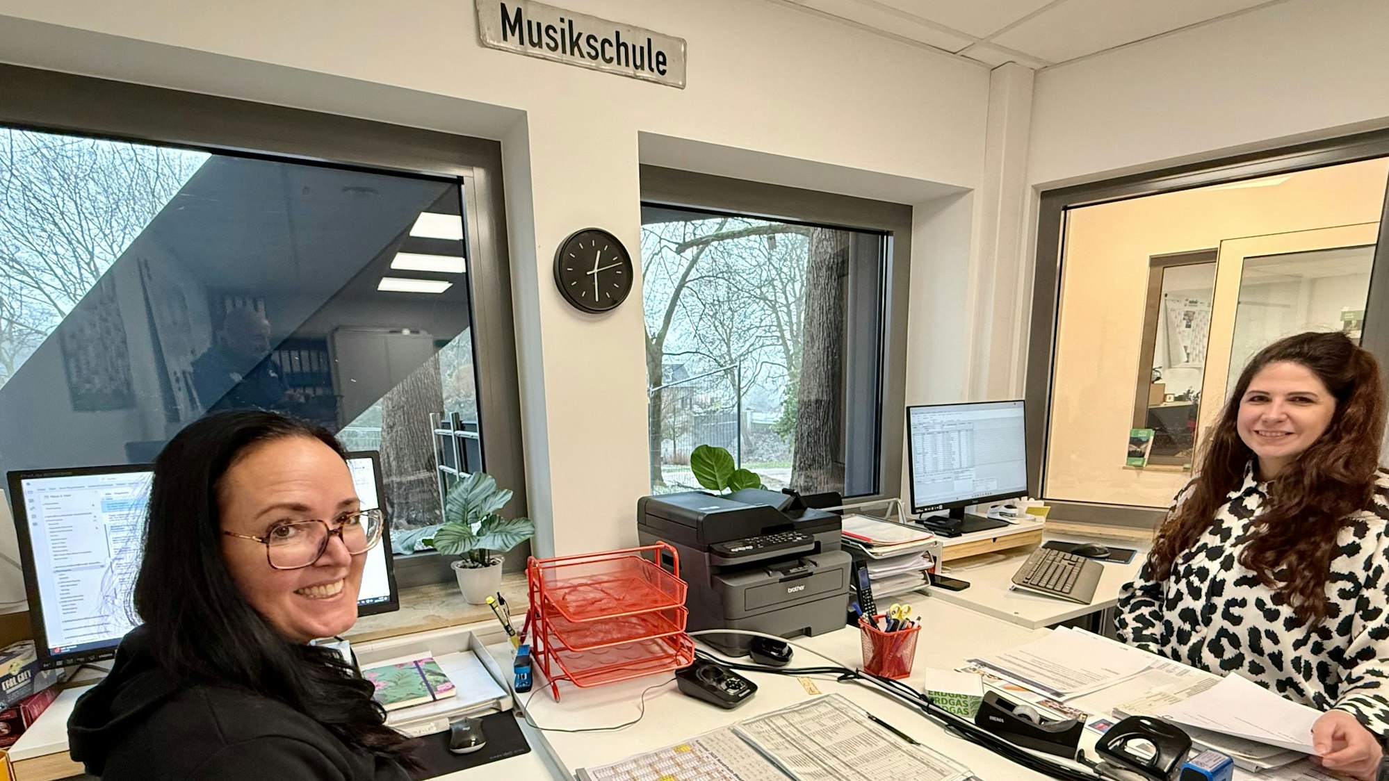 Kristina Nickisch und Katharina Klein in der Musikschule