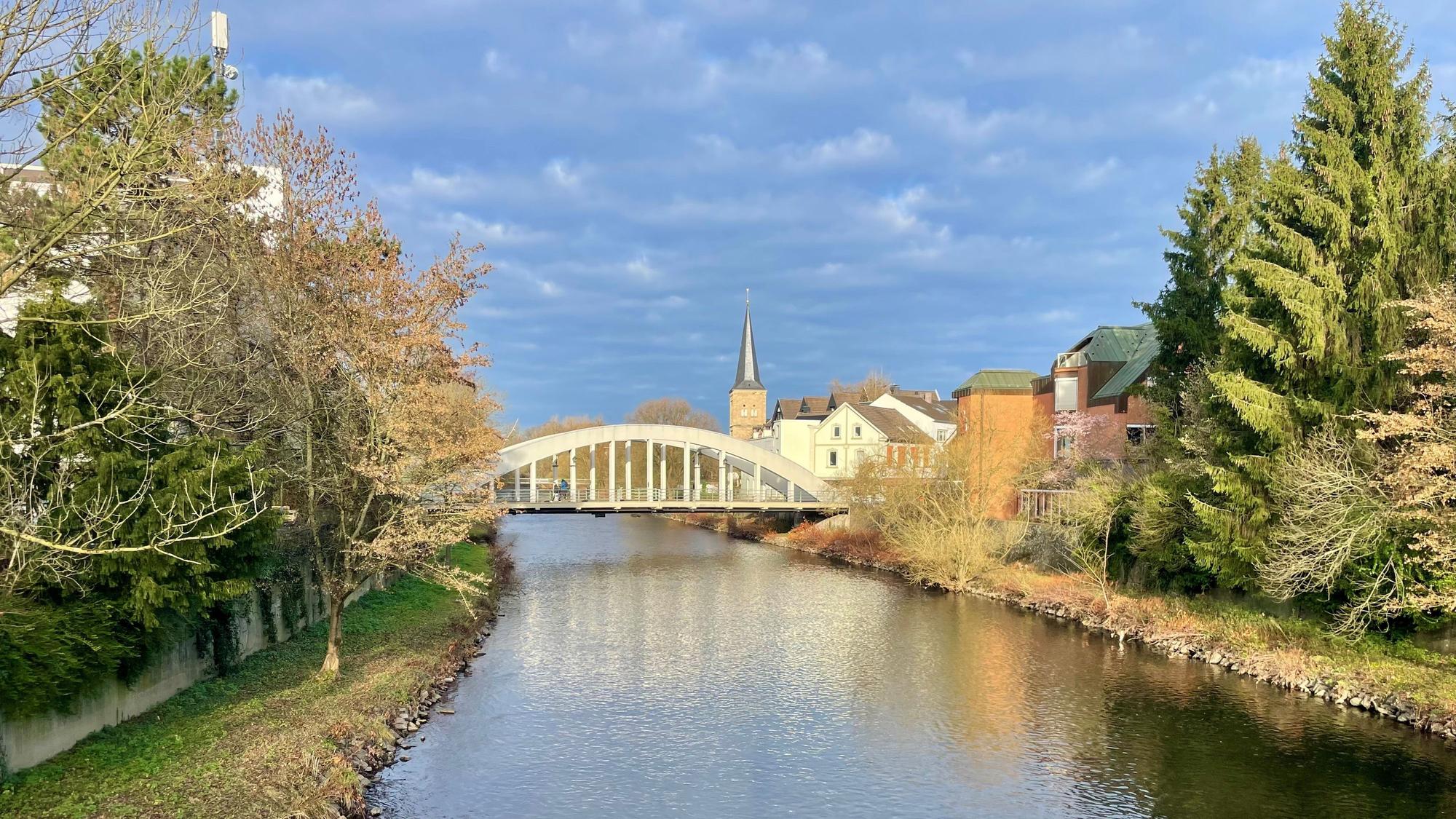 Die Wupper in Leichlingen: Wer in der Natur im Stadtgebiet unterwegs ist, soll Fotos von Flora und Fauna machen und sie in einer App hochladen.