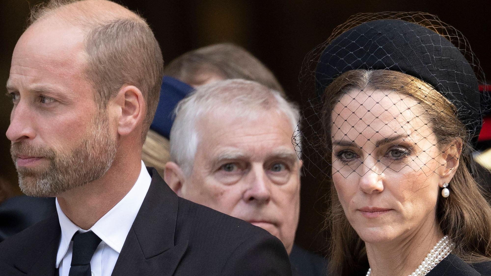 Porträt von Prinz William, Kate Middleton und Prinz Andrew.