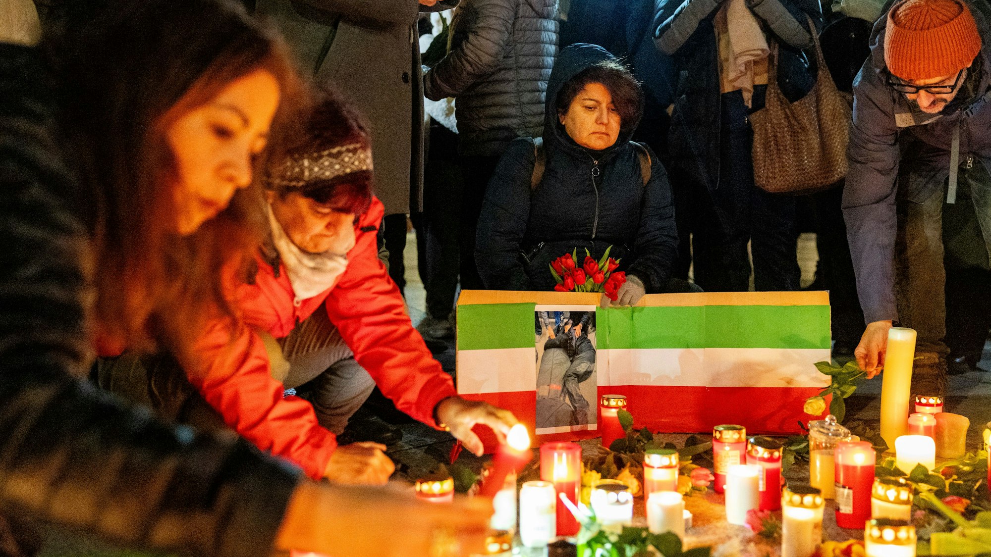Auch in Köln fanden in den vergangenen Wochen Demonstrationen gegen das iranische Regime und Mahnwachen für die Opfer statt. (Archivbild)