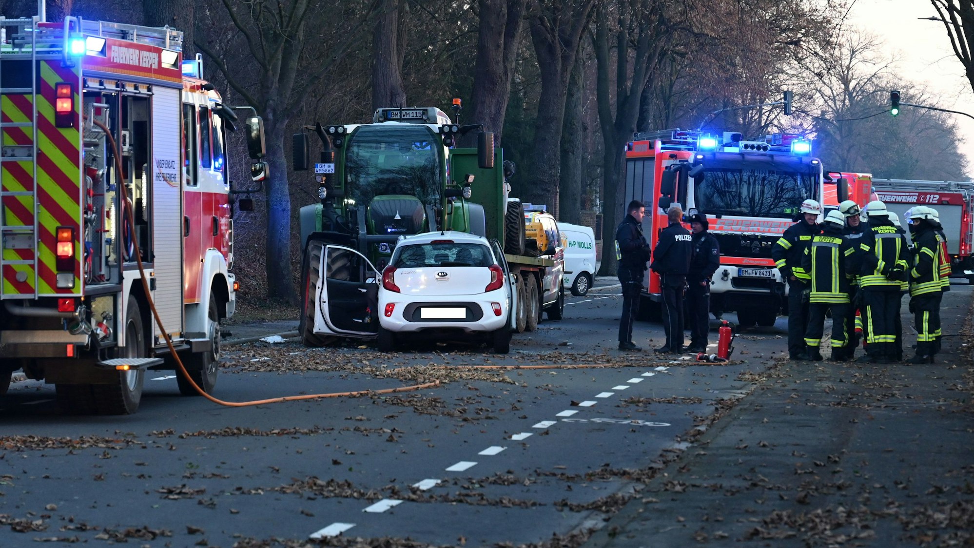 Zahlreiche Helfer hatten versucht, die 36-Jährige zu retten. Aber sie konnten nichts mehr für sie tun.