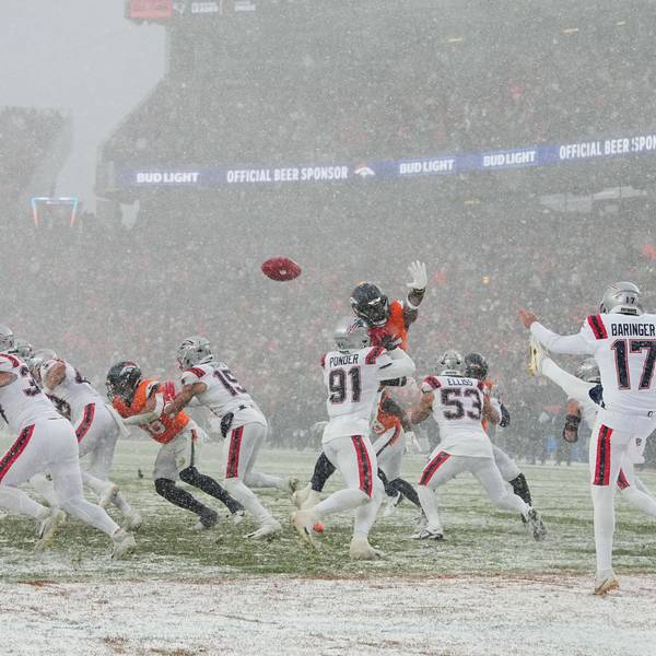 Spielszene aus der NFL im Spiel der Denver Broncos gegen die New England Patriots.