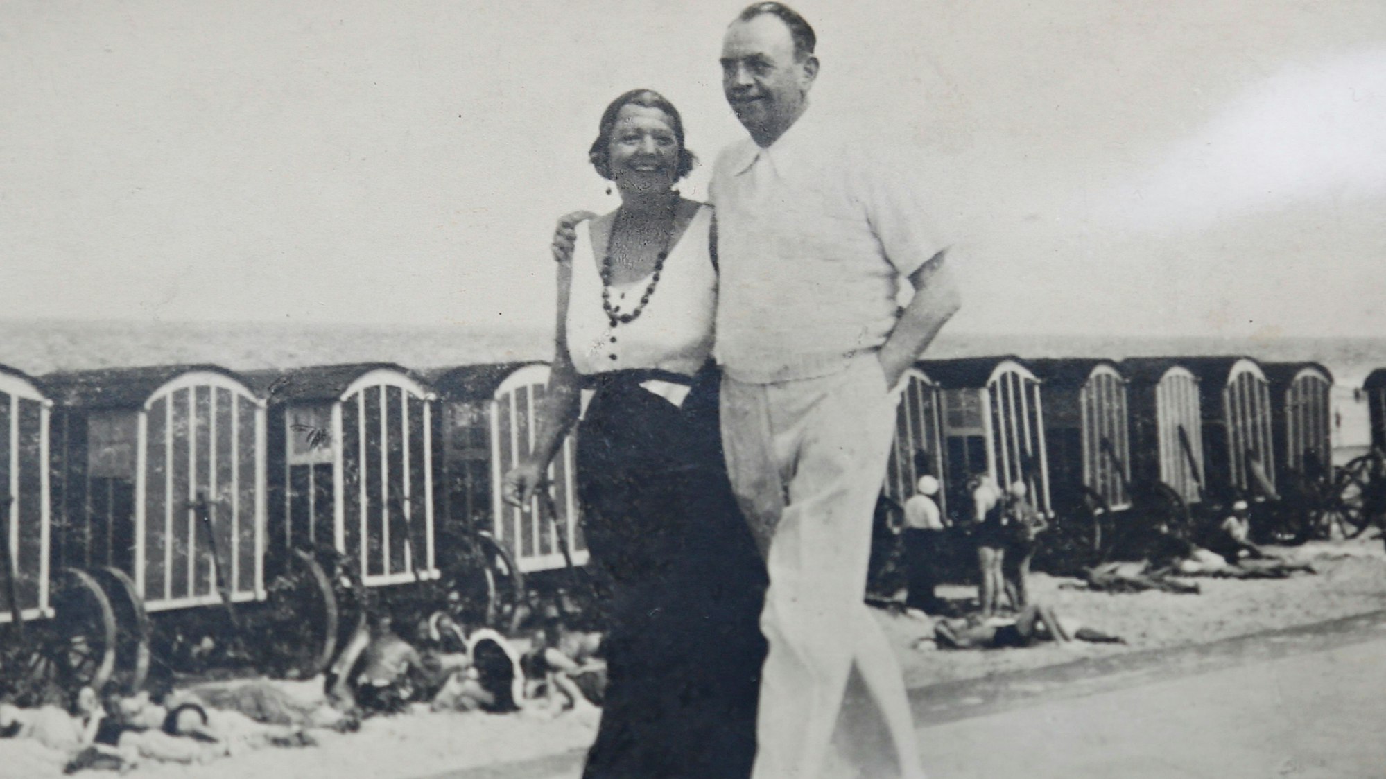 Die Willi-Ostermann-Gesellschaft hat von Gerd Schmitz eine umfangreiche Fotosammlung erhalten, die auch private Familienfotos von Willi Ostermann mit seiner Frau Käthe am Lugano enthält.