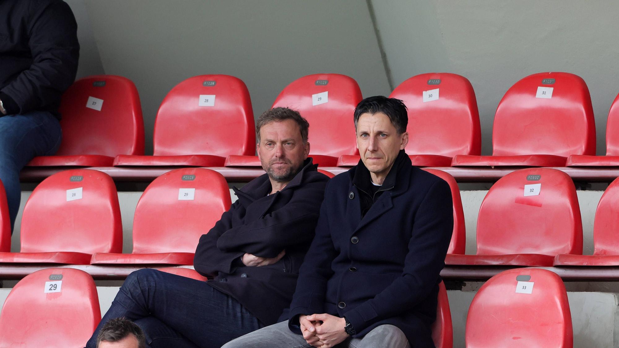 Jörg Jakobs und Christian Keller sheen gemeinsam ein Spiel der U21 des 1. FC Köln.