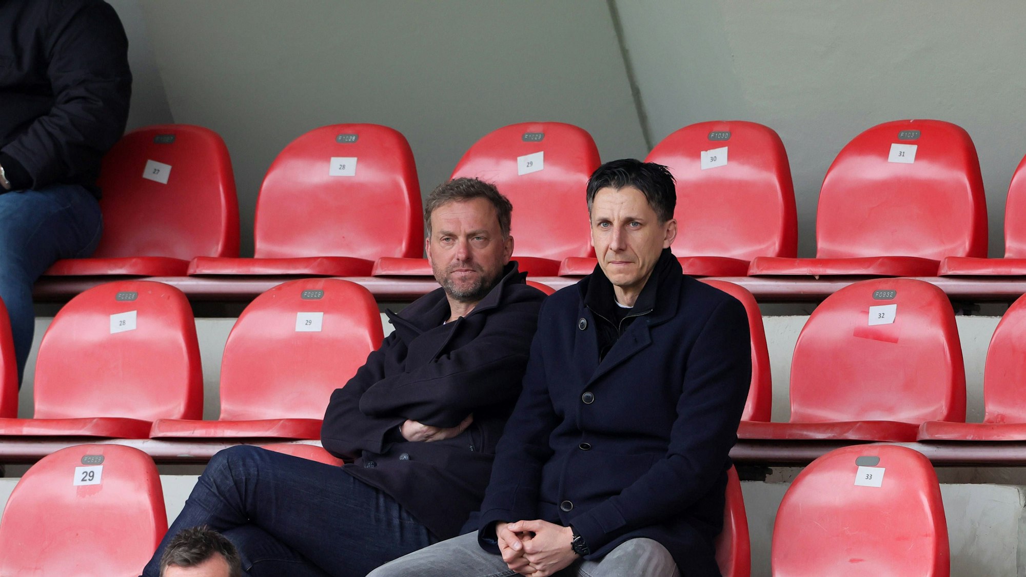 Jörg Jakobs und Christian Keller sheen gemeinsam ein Spiel der U21 des 1. FC Köln.