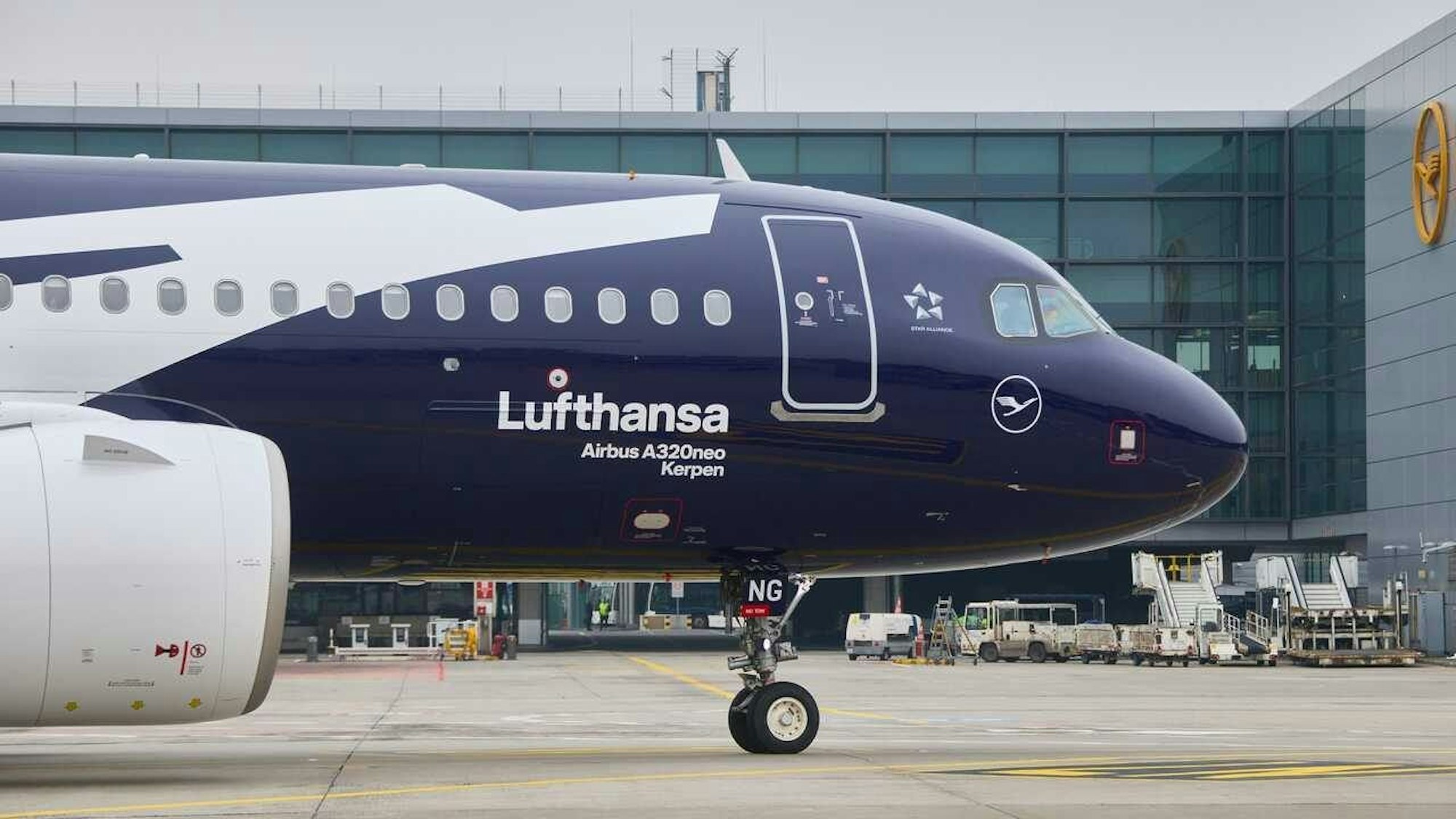 Das Foto zeigt den Rumpf eines Flugzeugs.