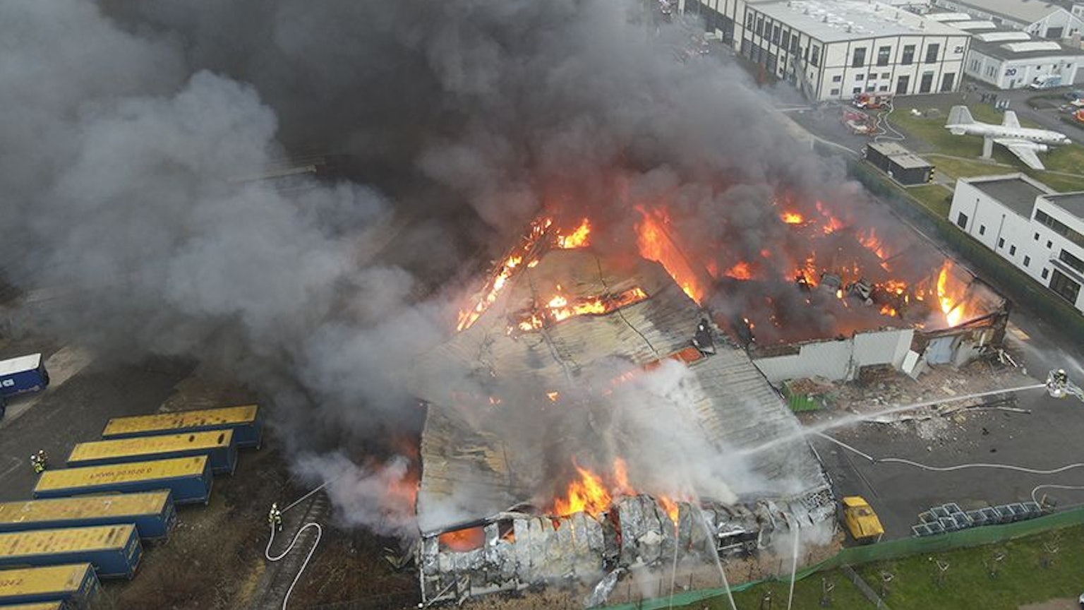 Das Bild ist eine Luftaufnahme von der Brandstelle.