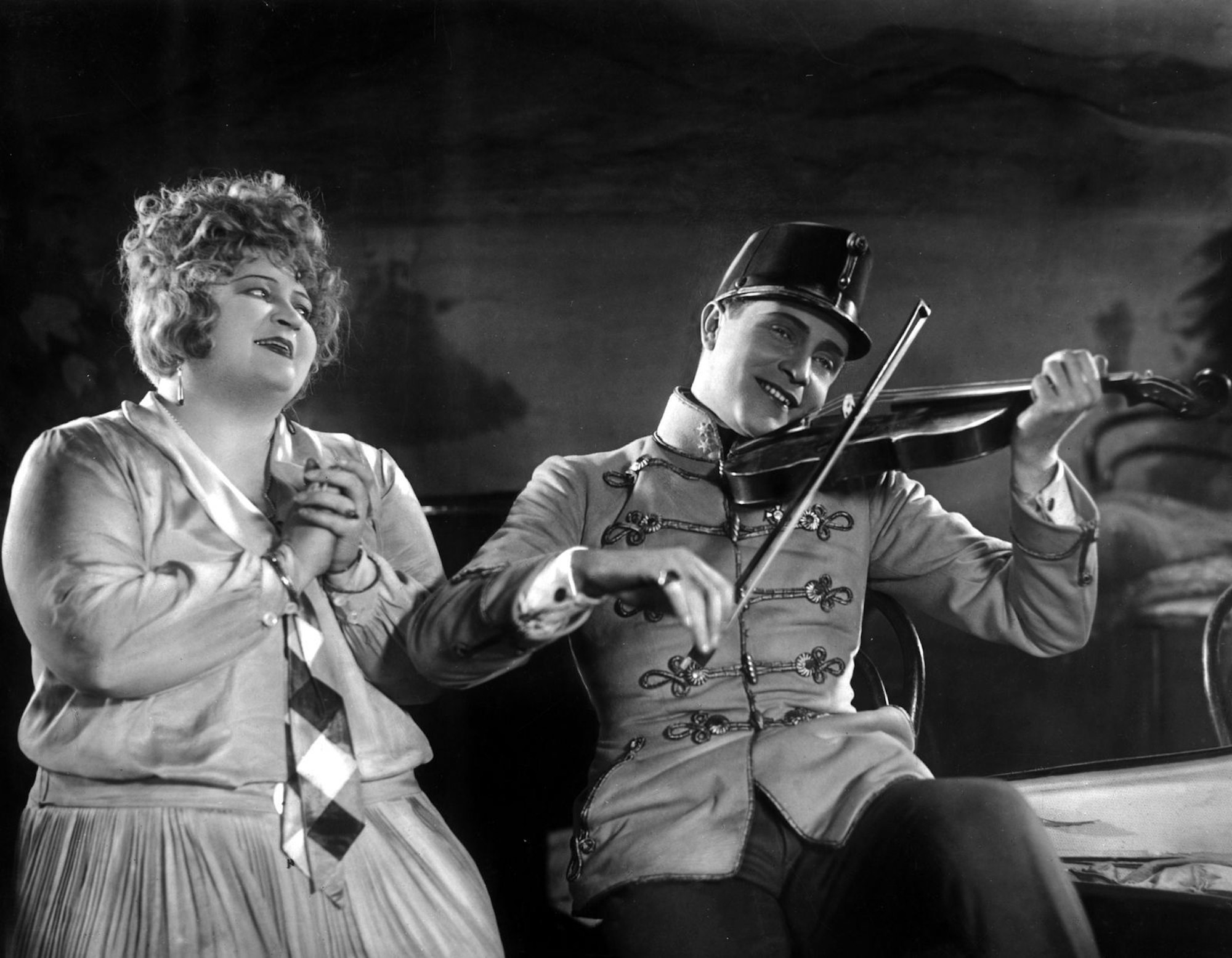 Mit seiner Rolle in „Ein Walzertraum“ (Bild, mit Mathilde Dussin) machte Willy Fritsch auch international auf sich aufmerksam. (Bild: General Photographic Agency/Getty Images)