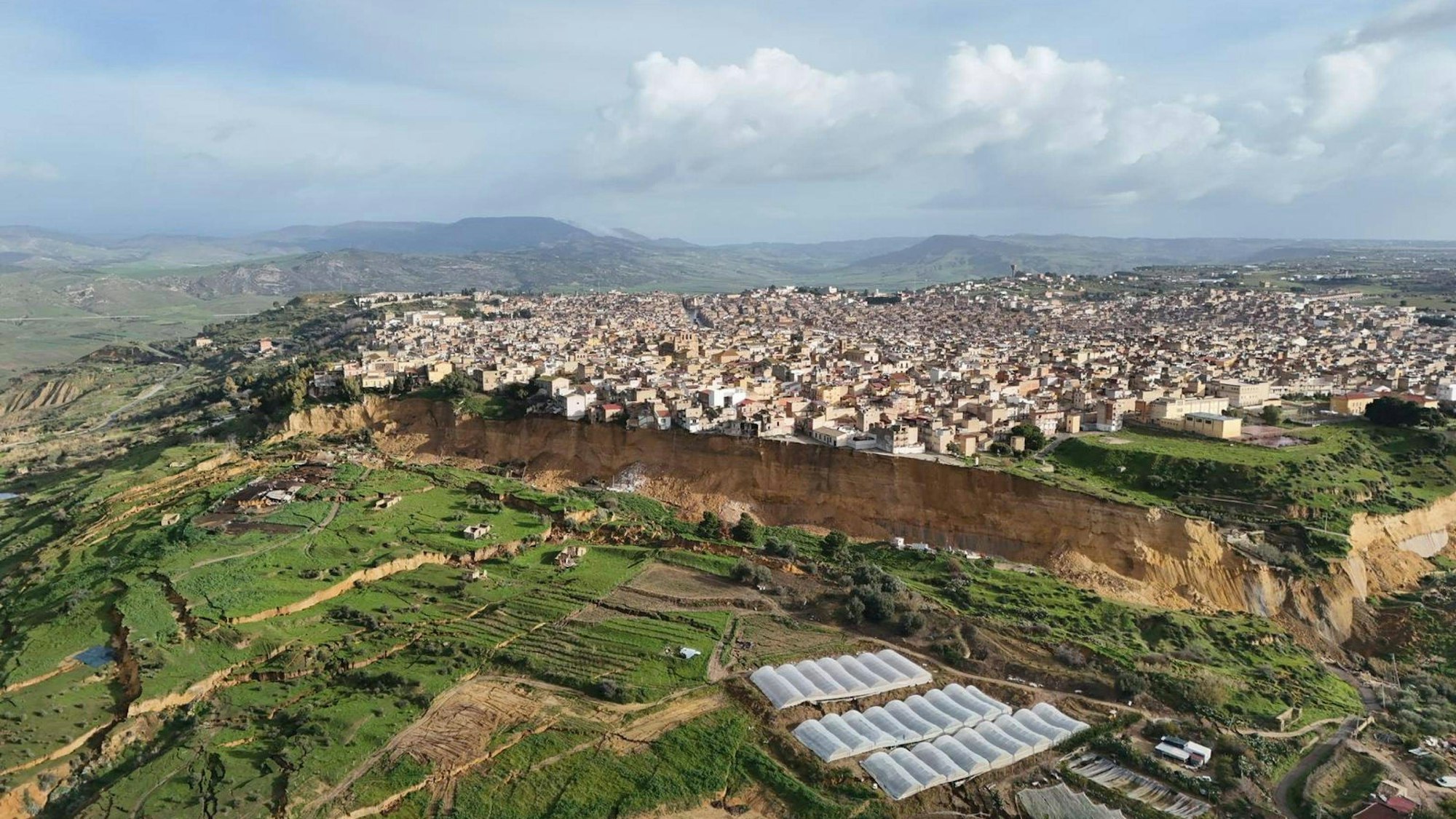 Die Kleinstadt Niscemi auf Sizilien