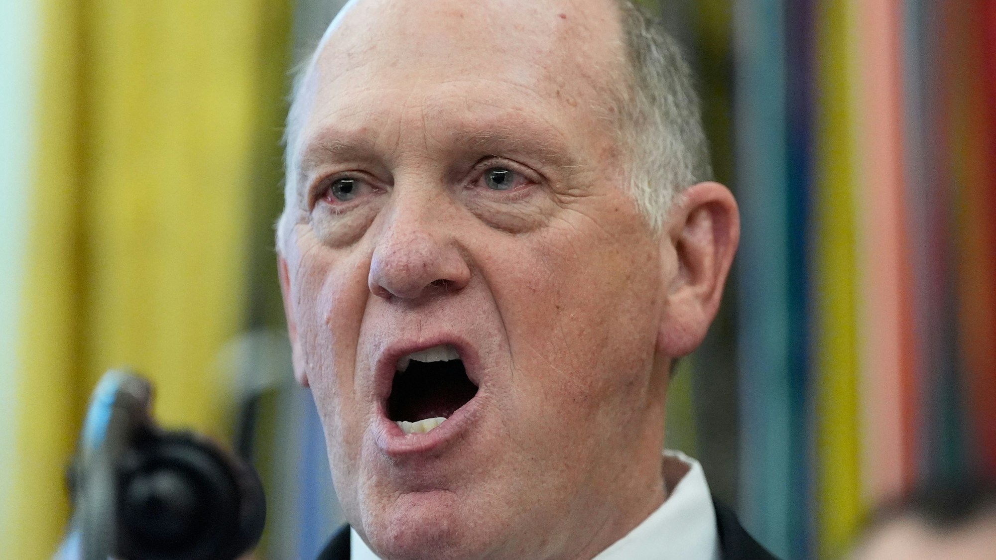 das Bild zeigt den US-Grenzschutzbeauftragten Tom Homan. Er wird Greg Bovino, den bisherigen Leiter der ICE-Einheiten, ablösen. Foto: Alex Brandon/AP/dpa