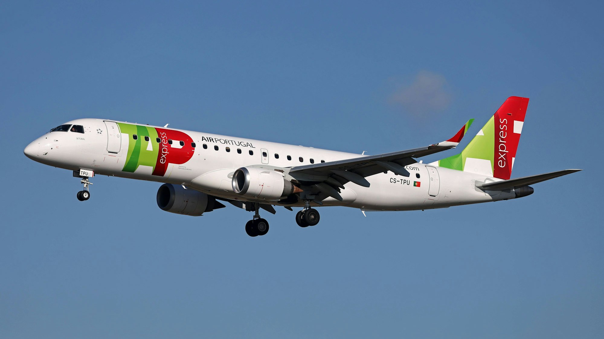Embraer E190LR der portugiesischen Fluglinie TAP Air Portugal