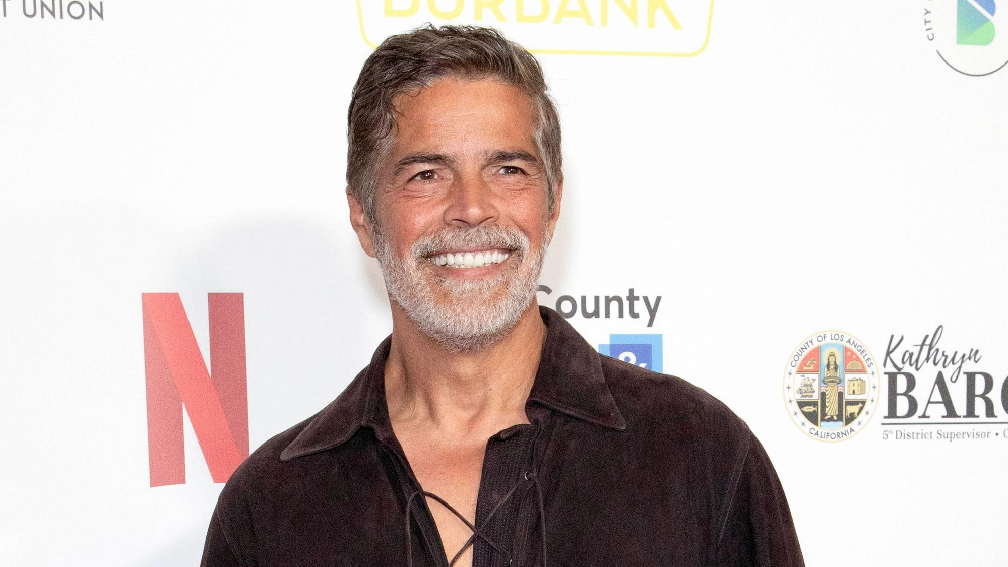 Esai Morales bei der Burbank International Film Festival Gala 2025 zu Ehren von Quentin Tarantino im Marriott Convention Center. Burbank, 28.09.2025 *** Esai Morales at the Burbank International Film Festival Gala 2025 in honor of Quentin Tarantino at the Marriott Convention Center Burbank, 28 09 2025 Foto:xC.xVanxWagonerx/xFuturexImagex tarantino_5936