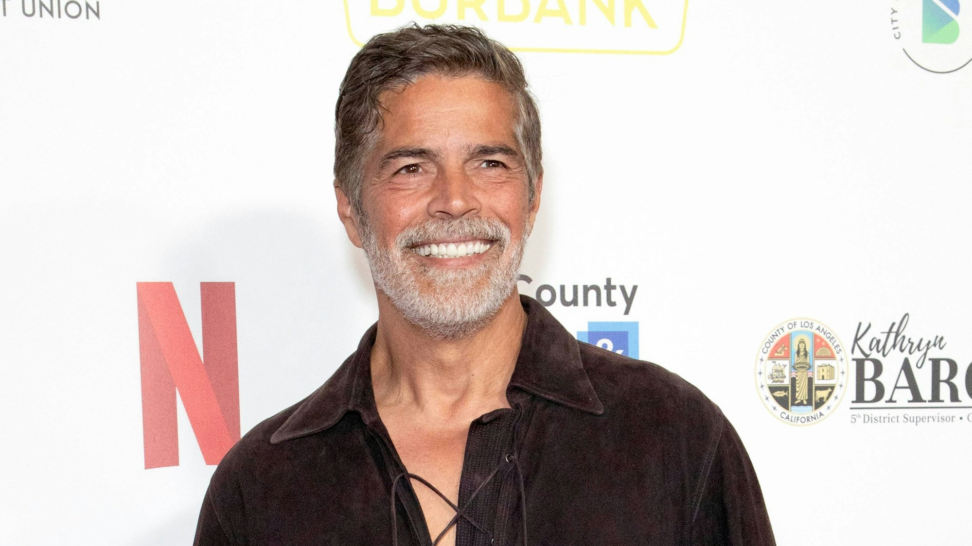 Esai Morales bei der Burbank International Film Festival Gala 2025 zu Ehren von Quentin Tarantino im Marriott Convention Center. Burbank, 28.09.2025 *** Esai Morales at the Burbank International Film Festival Gala 2025 in honor of Quentin Tarantino at the Marriott Convention Center Burbank, 28 09 2025 Foto:xC.xVanxWagonerx/xFuturexImagex tarantino_5936