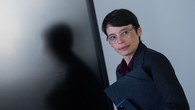 NRW-Familien- und Flüchtlingsministerin Josefine Paul (Grüne) tritt zurück. (Archivbild)