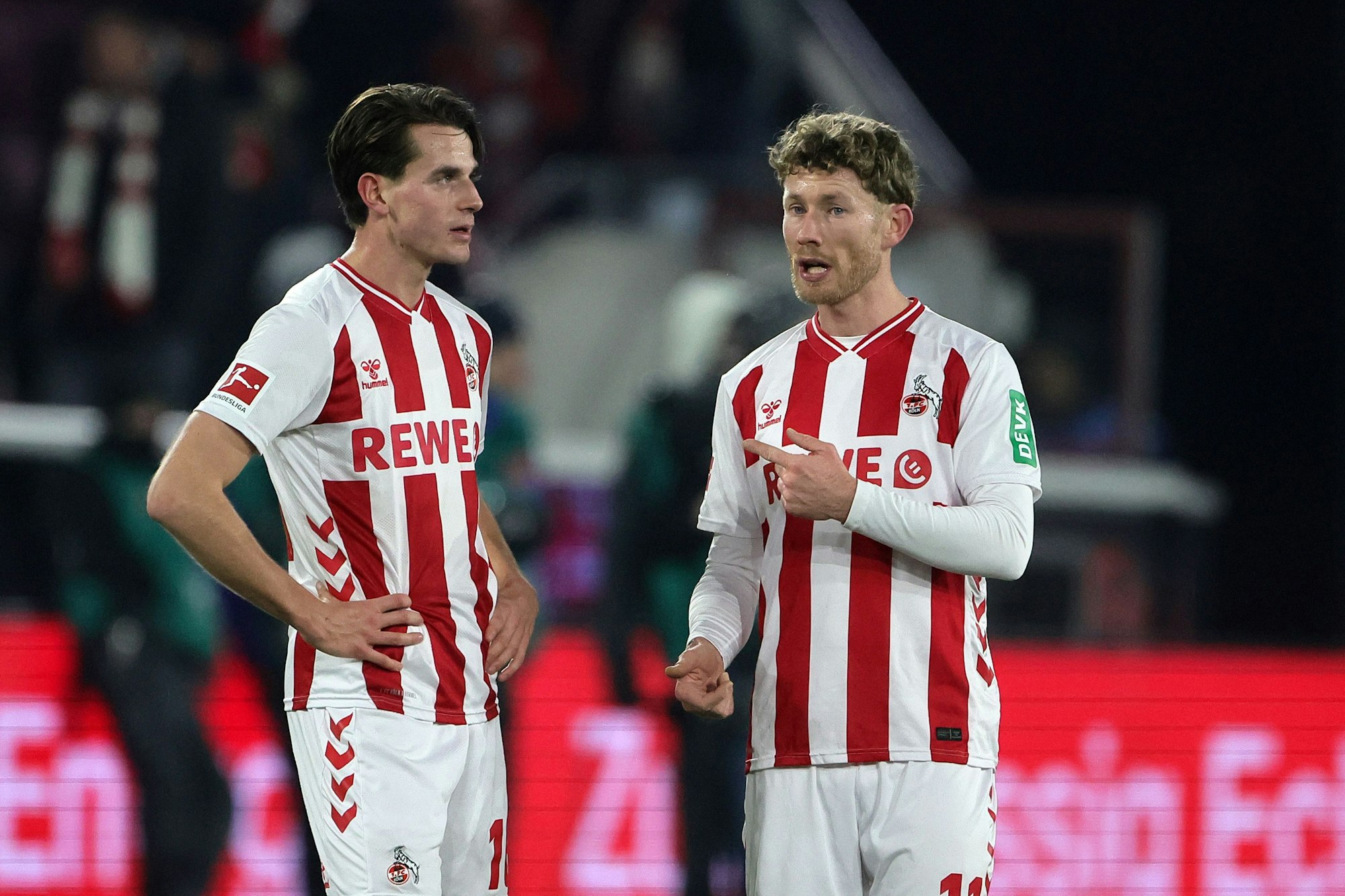 1. FC Köln vs. Eintracht Frankfurt, 11. Spieltag, 22.11.2025, 18.30 Uhr, von links: Jakub Kaminski, Florian Kainz (1. FC Köln), Bild: Herbert Bucco