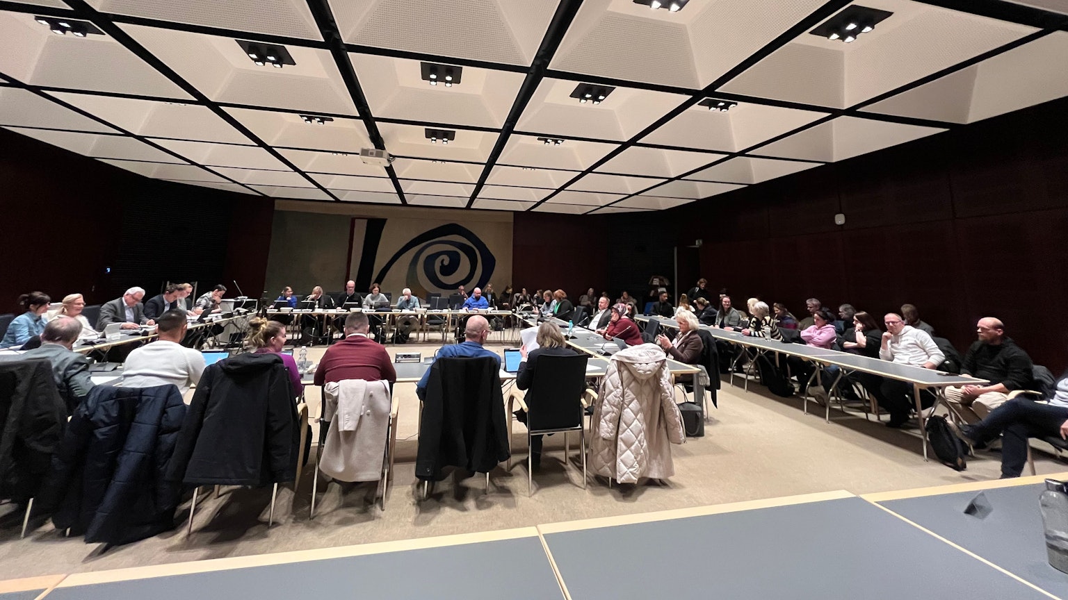 Ungewöhnlich viele Zuschauer kamen in den Sitzungssaal des Bildungsausschusses in der Goethestraße.