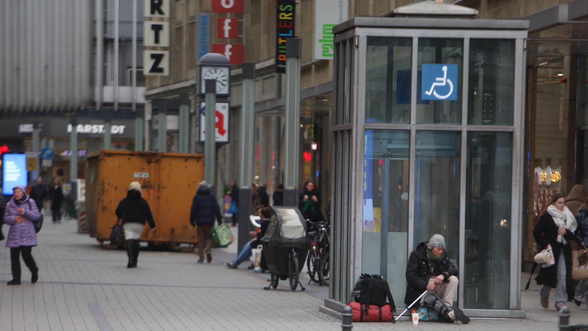 Das Bild zeigt den Neumarkt in Köln. Foto: Arton Krasniqi