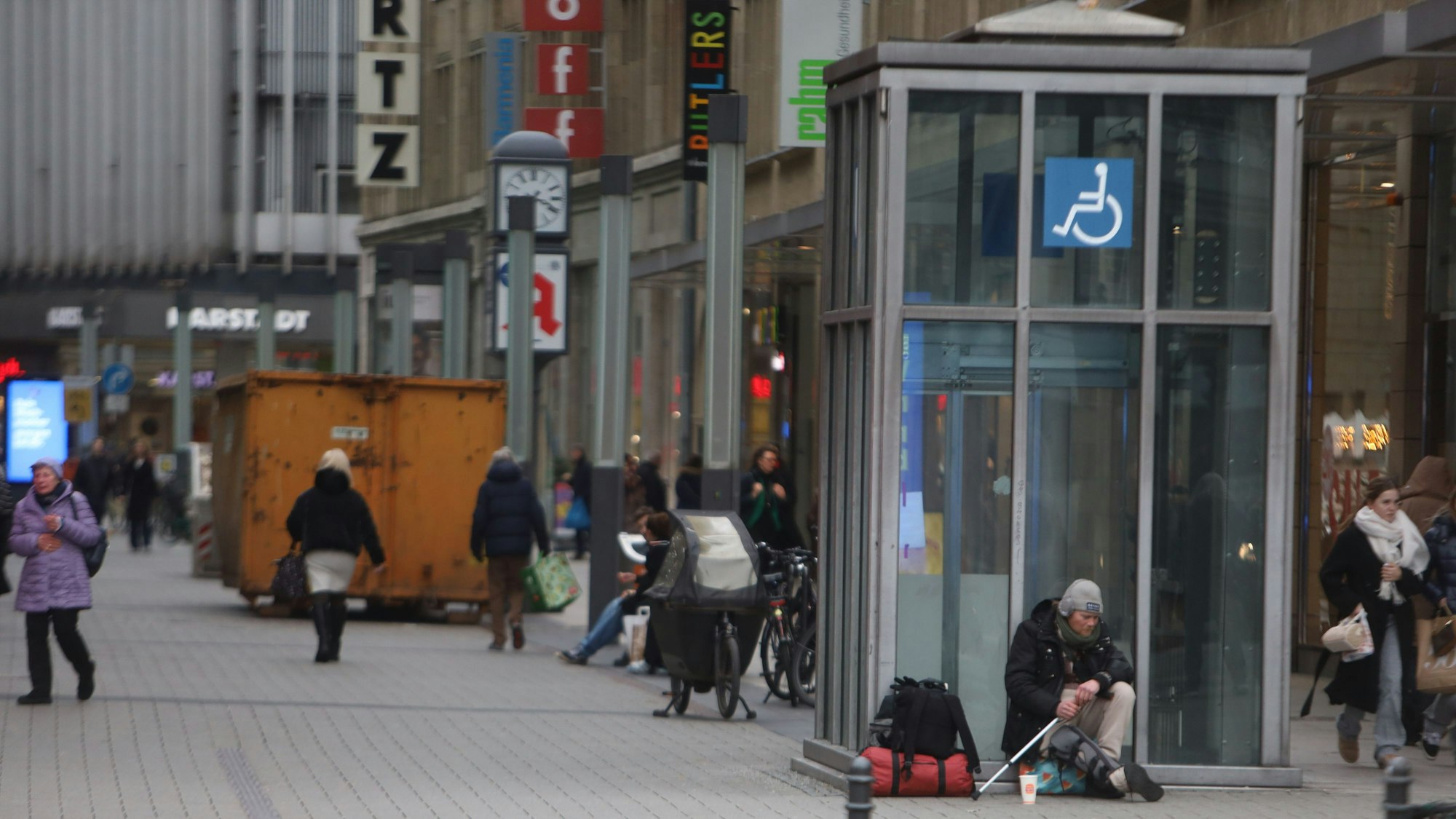 Das Bild zeigt den Neumarkt in Köln. Foto: Arton Krasniqi
