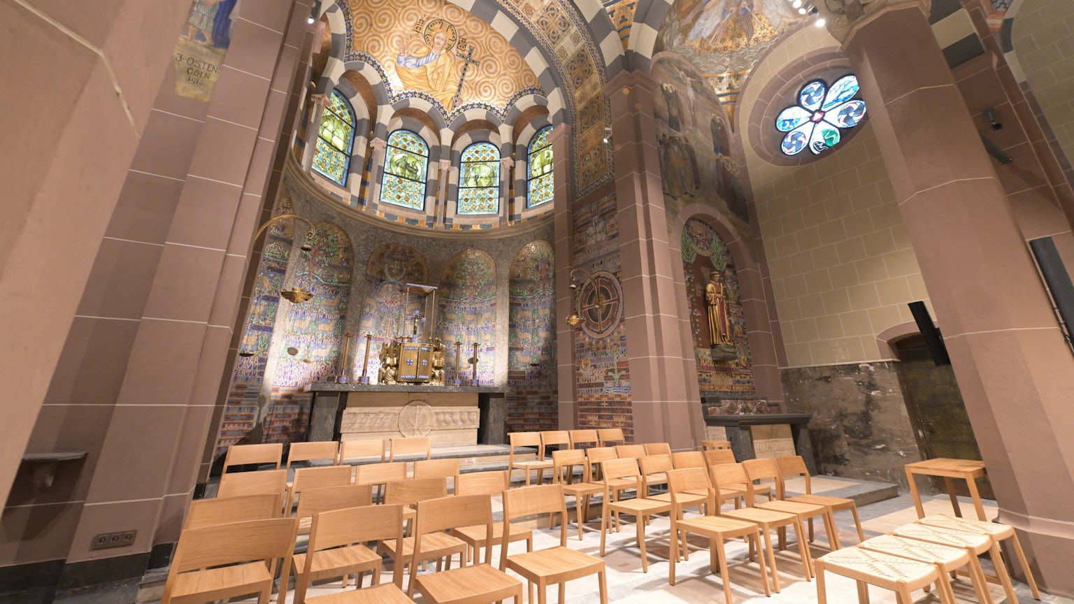 Einblick in die frisch sanierte Kirche St. Laurentius.
