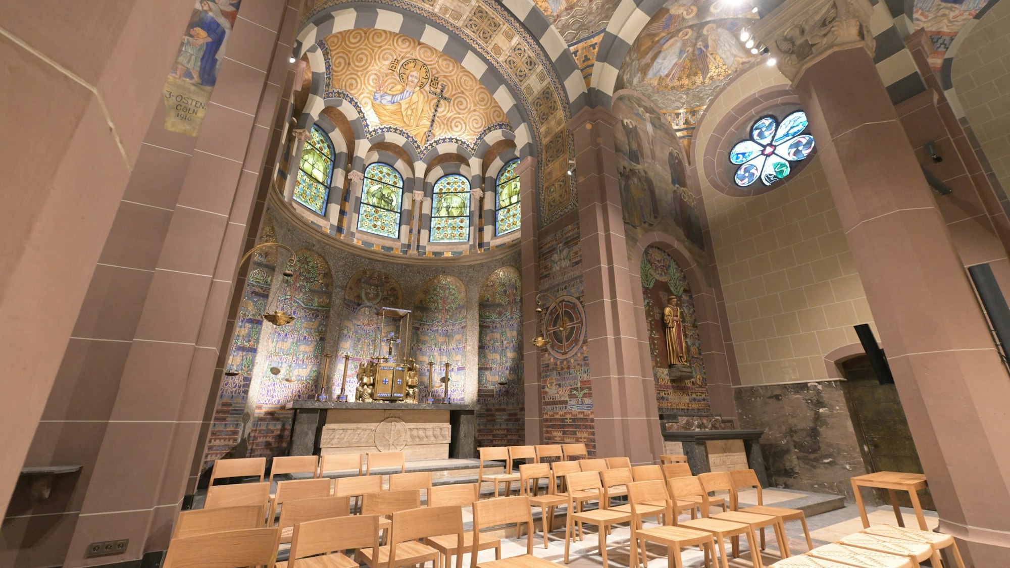 Einblick in die frisch sanierte Kirche St. Laurentius.