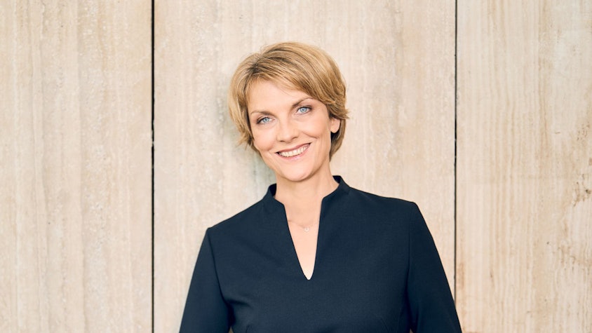 Vor 25 Jahren moderierte Marietta Slomka erstmals das „heute journal“ im ZDF. (Bild: ZDF / Klaus Weddig)