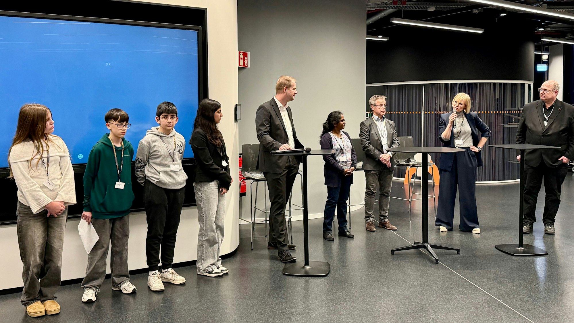 Das Podium bei der ersten Präsentation des „lev_creation_lab“