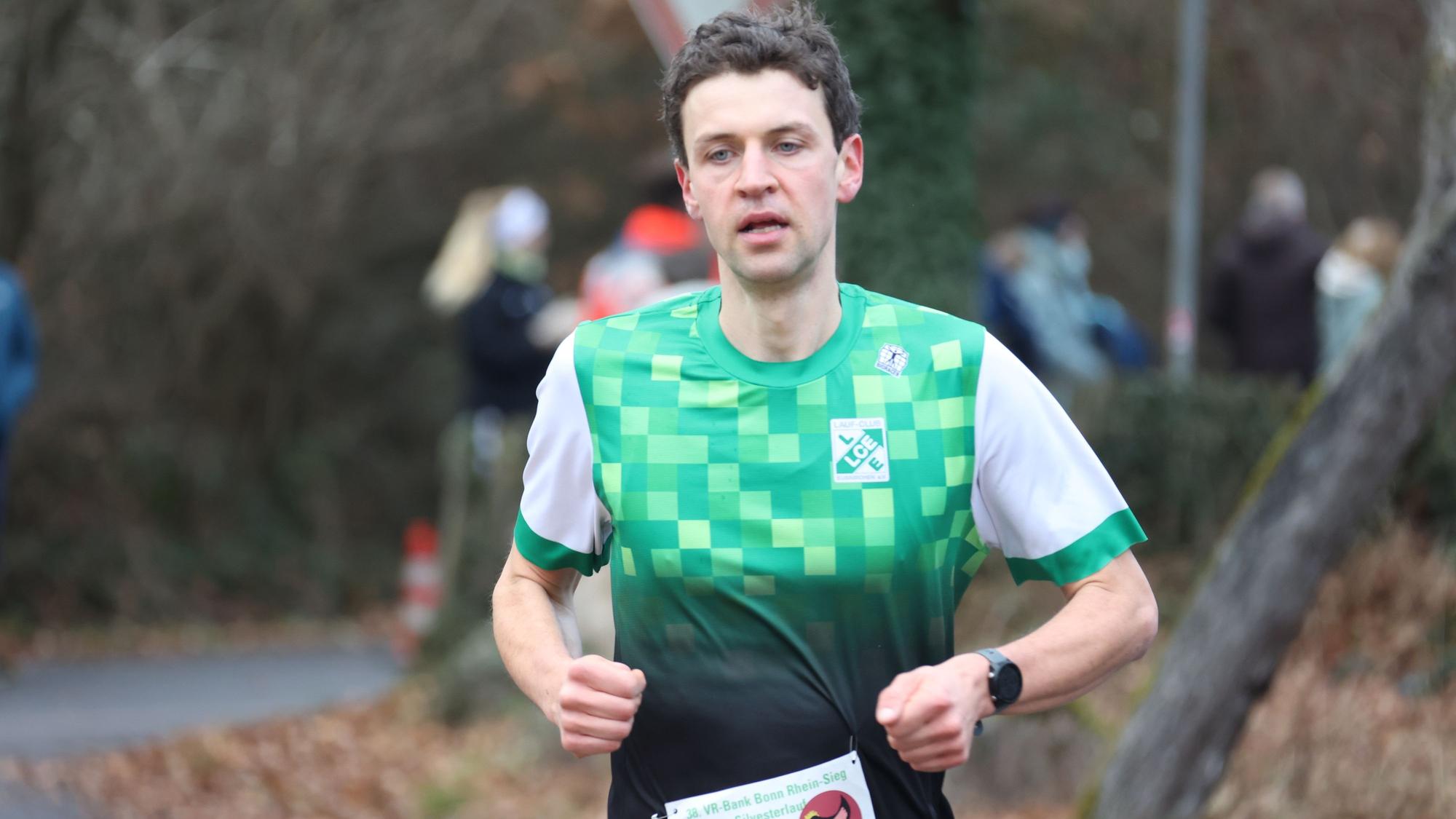 Markus Seidenfaden läuft beim Silvesterlauf seines Vereins LC Euskirchen.