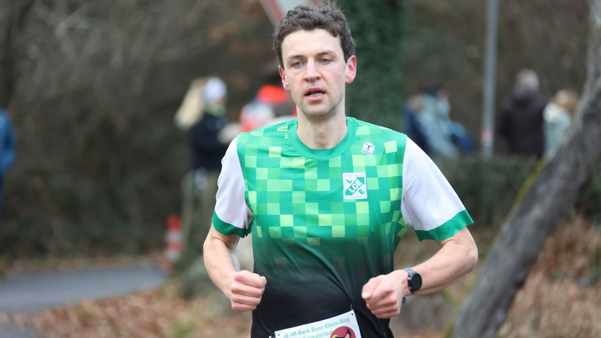 Markus Seidenfaden läuft beim Silvesterlauf seines Vereins LC Euskirchen.