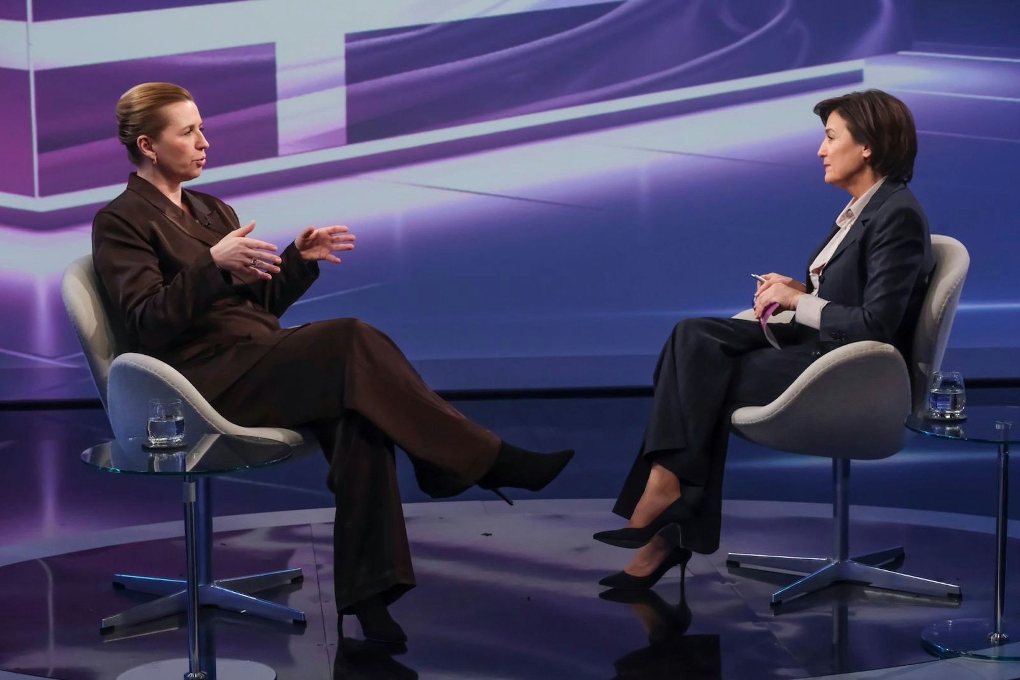 Die dänische Premierministerin Mette Frederiksen war am Dienstagabend bei Sandra Maischberger zu Gast. (Bild: WDR/ Oliver Ziebe)
