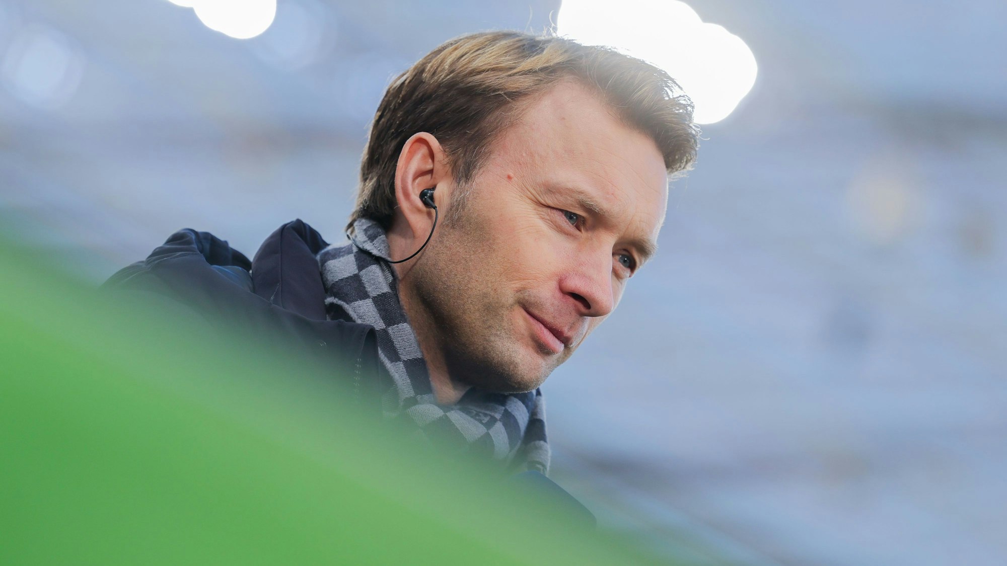 24.01.2026, Nordrhein-Westfalen, Leverkusen: Fußball: Bundesliga, Bayer Leverkusen - Werder Bremen, 19. Spieltag, BayArena, Simon Rolfes (Leverkusen), Geschäftsführer Sport. Foto: Rolf Vennenbernd/dpa - WICHTIGER HINWEIS: Gemäß den Vorgaben der DFL Deutsche Fußball Liga bzw. des DFB Deutscher Fußball-Bund ist es untersagt, in dem Stadion und/oder vom Spiel angefertigte Fotoaufnahmen in Form von Sequenzbildern und/oder videoähnlichen Fotostrecken zu verwerten bzw. verwerten zu lassen. +++ dpa-Bildfunk +++