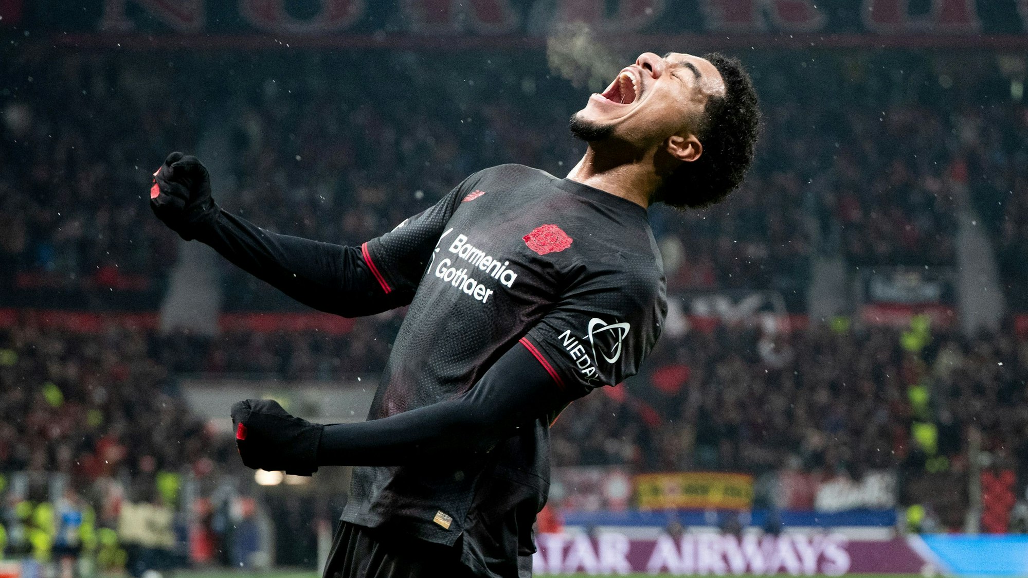 dpatopbilder - 28.01.2026, Nordrhein-Westfalen, Leverkusen: Fußball: Champions League, Bayer Leverkusen - FC Villarreal, Vorrunde, 8. Spieltag, BayArena. Torschütze Malik Tillman (Bayer Leverkusen) jubelt nach seinem Treffer zum 2:0. Foto: Marius Becker/dpa +++ dpa-Bildfunk +++