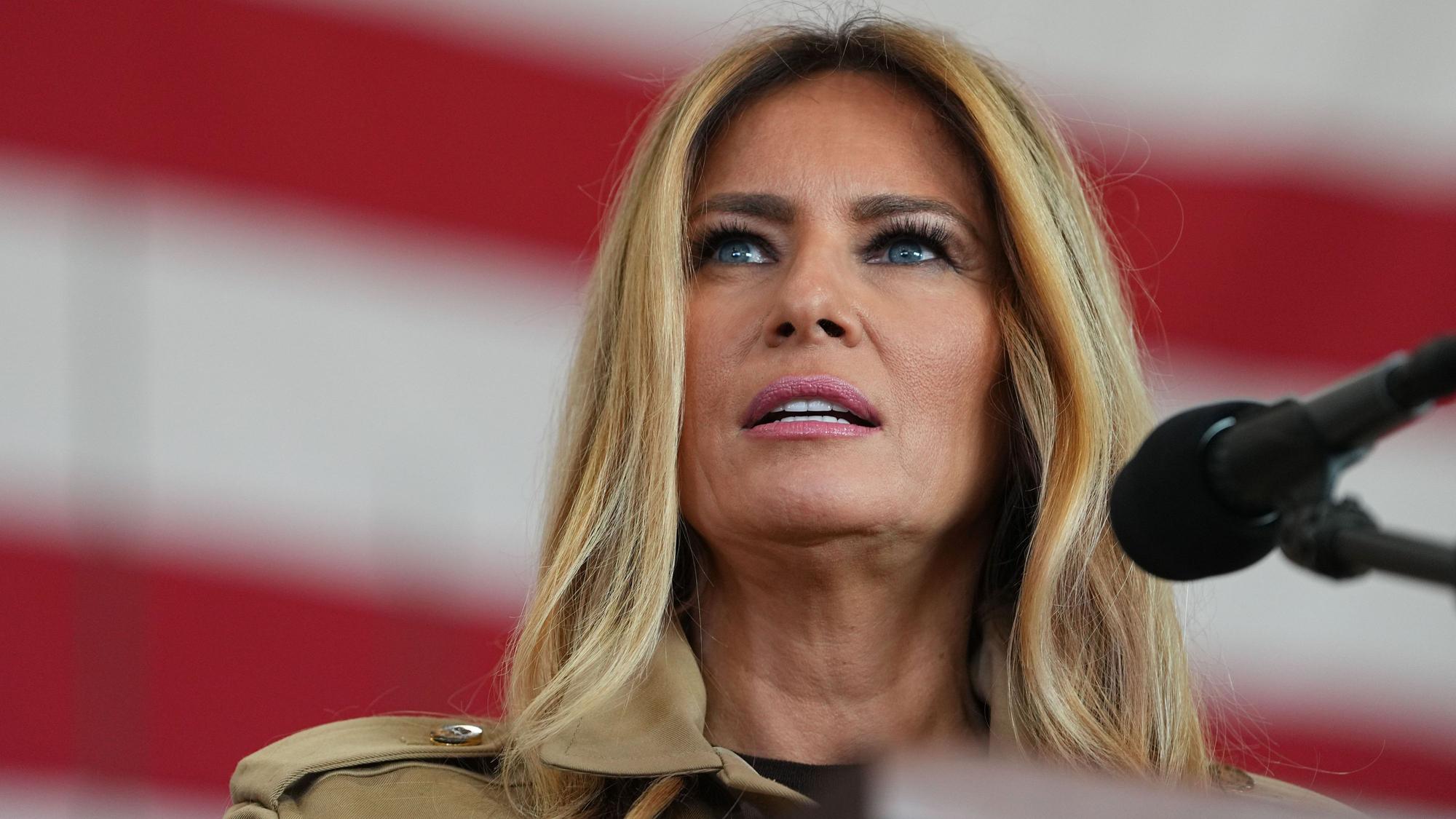 Lady Melania Trump bei einer Rede.