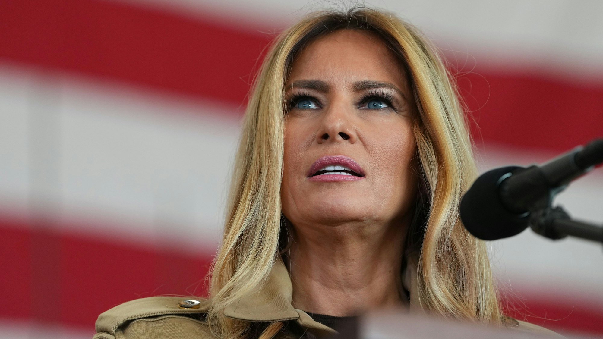 Lady Melania Trump bei einer Rede.