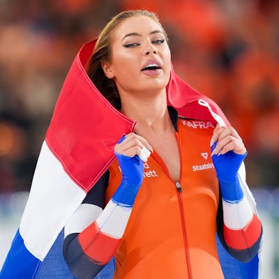 Die niederländische Eisschnellläuferin Jutta Leerdam bei einem Wettkampf.