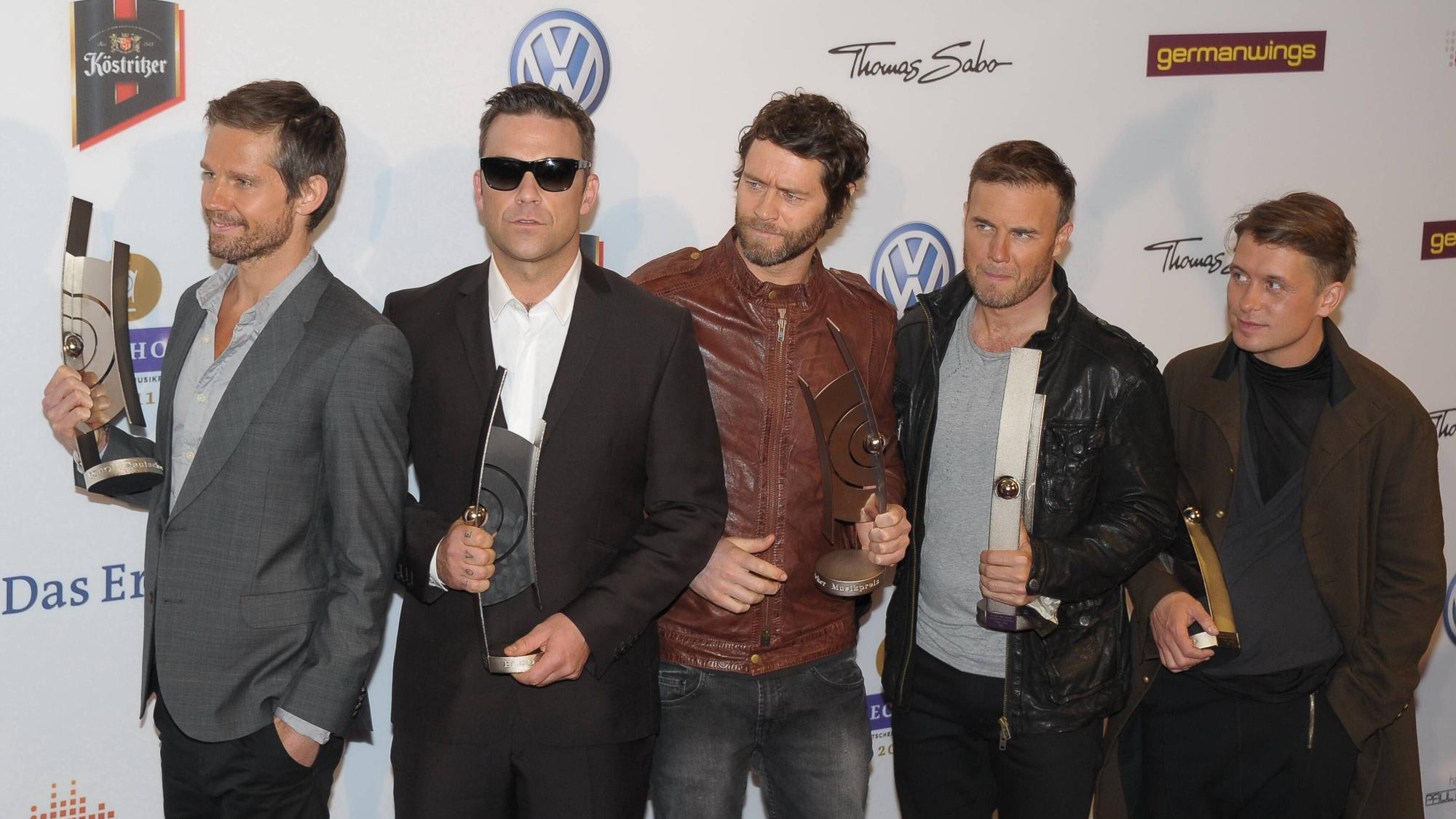 Take That gemeinsam mit Robbie Williams beim Photocall anlässlich des ECHO – Deutscher Musikpreis 2011 in Berlin.
