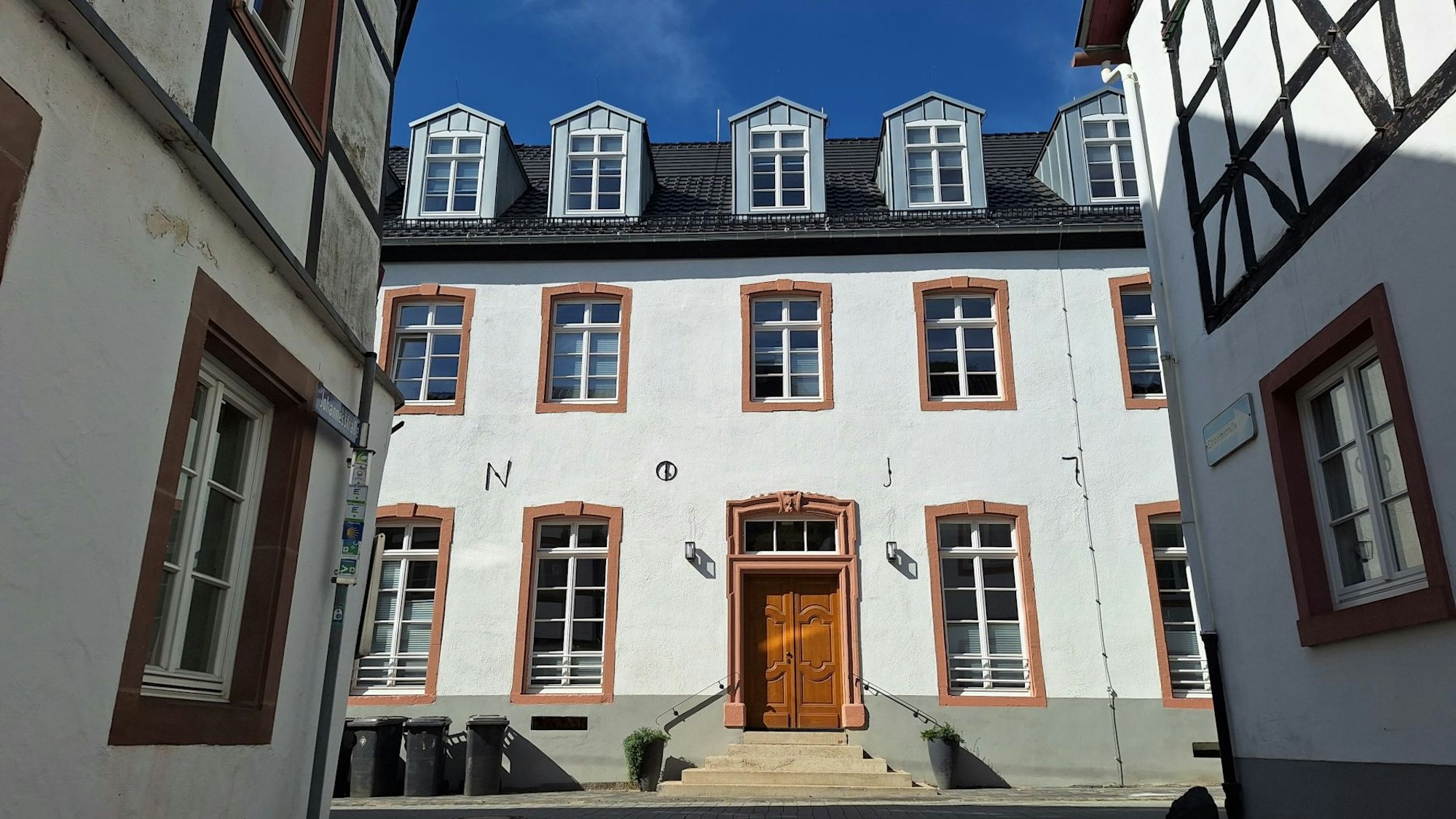 Das Bild zeigt das Rathaus.