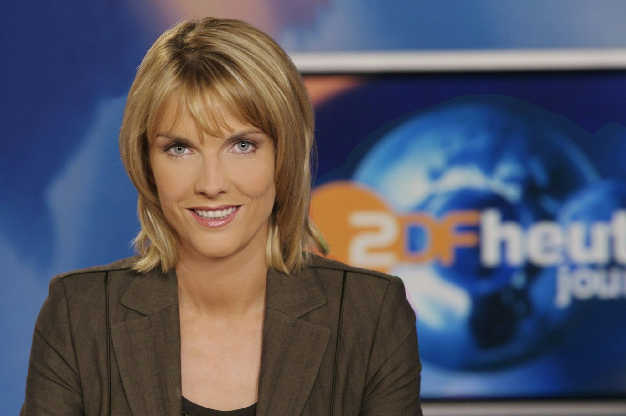 Der Beginn beim „heute journal“ sei „schon ein Sprung ins kalte Wasser“ gewesen, gesteht Moderatorin Marietta Slomka. (Bild: ZDF / Kerstin Bänsch)