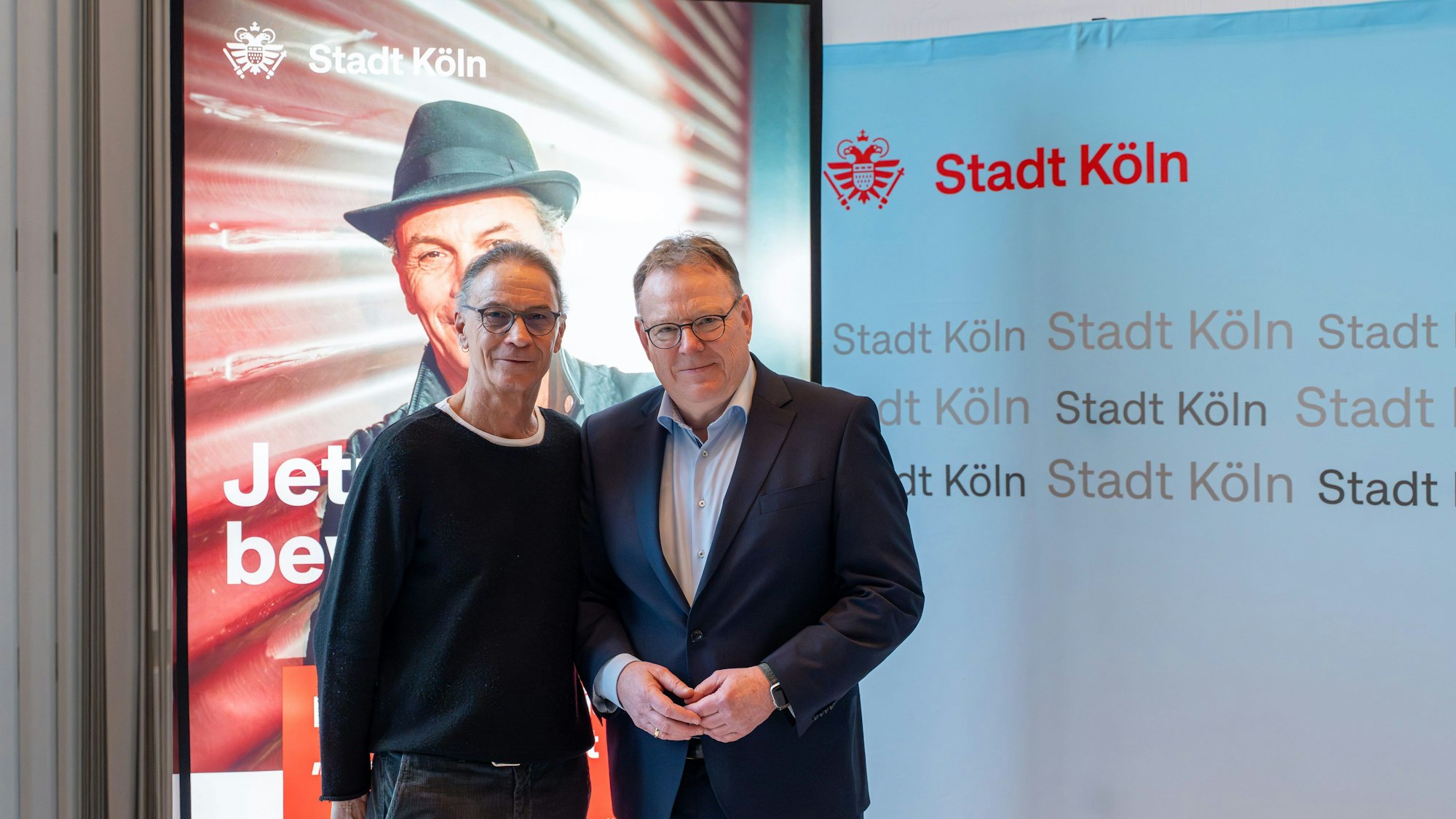 Peter Brings und Kölns Oberbürgermeister Torsten Burmester bei Bekanntgabe des Ehrenamtspaten 2026.