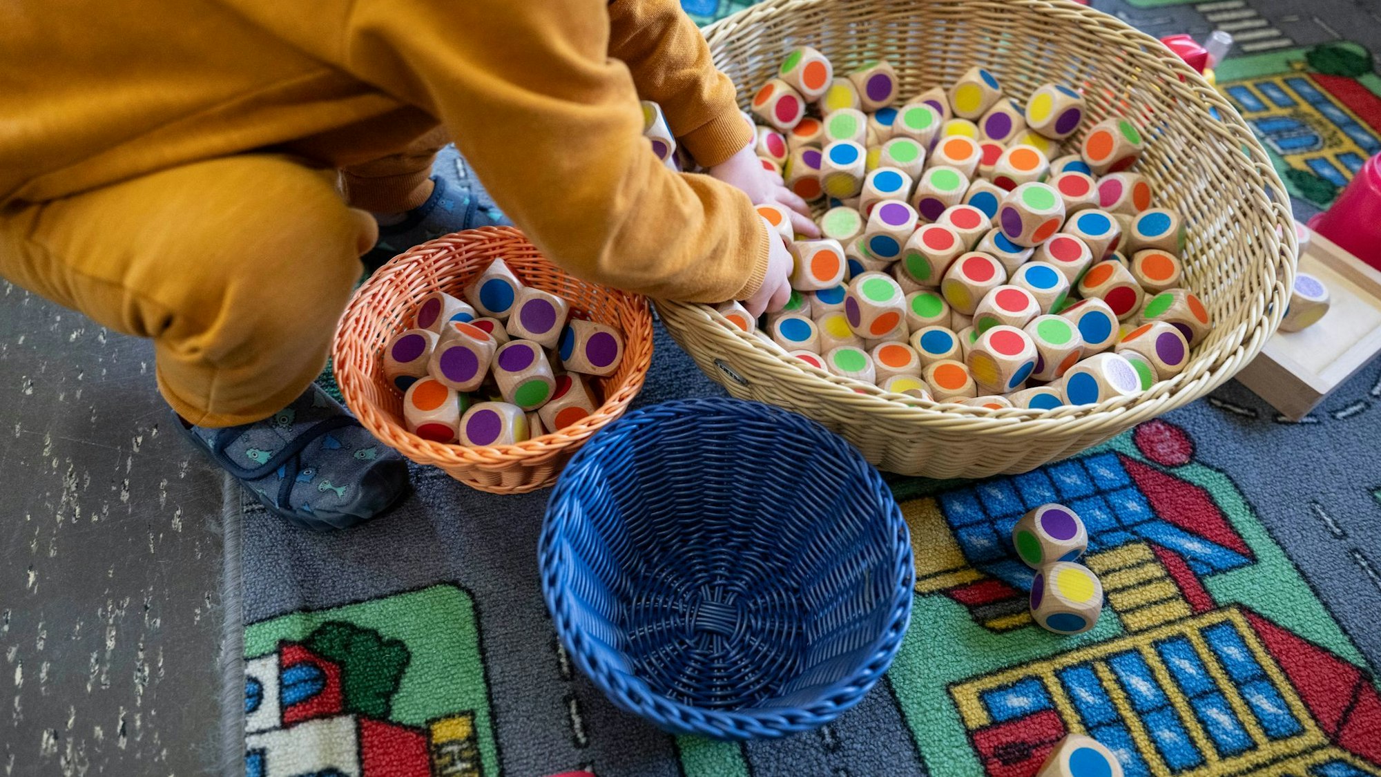 In den Kitas sind ausreichend viele und gut qualifiziert Fachkräfte von zentraler Bedeutung. (Archivbild)