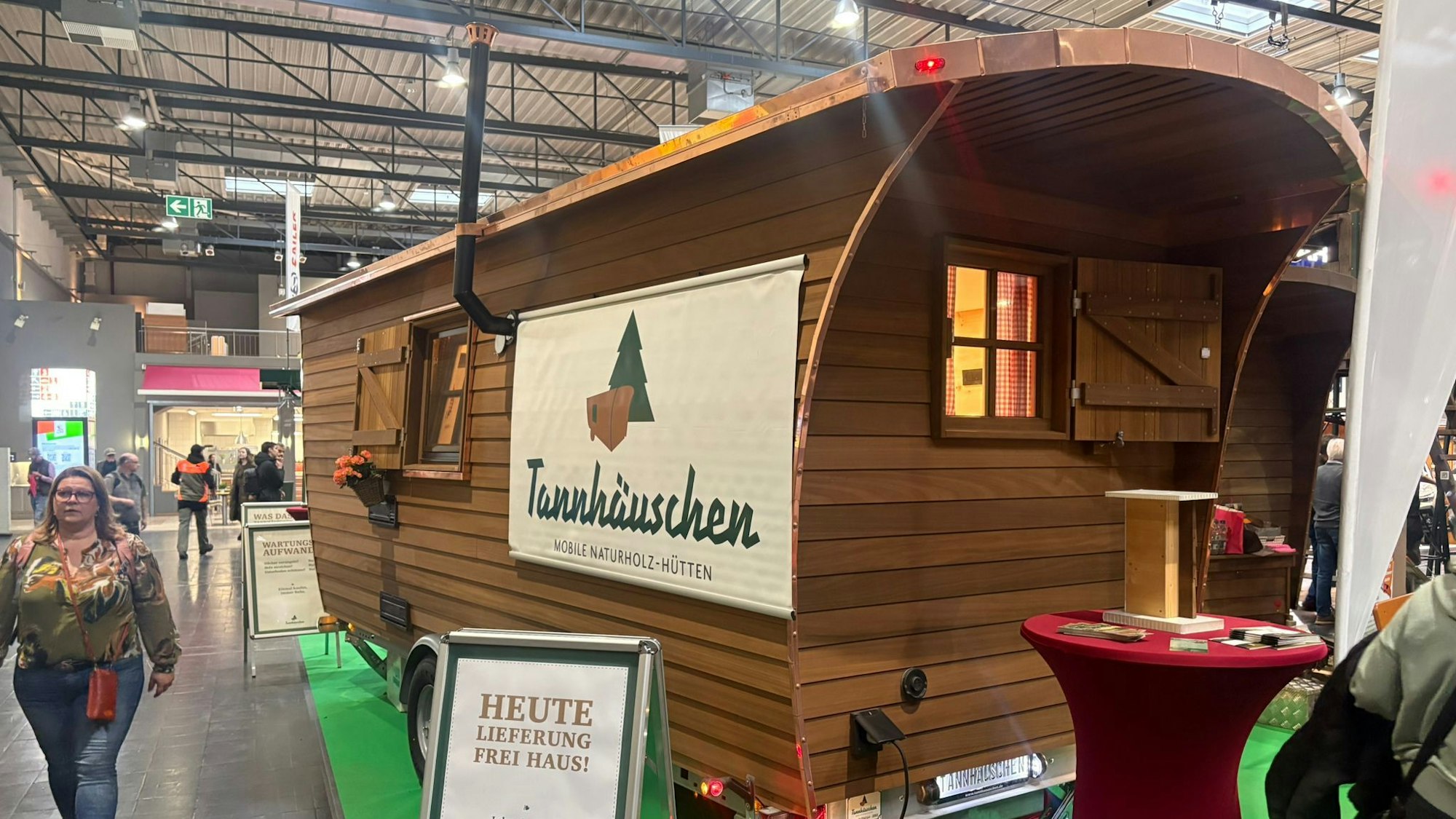 Das „Tannenhäuschen“ ist eine mobile Jagdhütte aus Holz. Preis: ab 100.000 Euro.