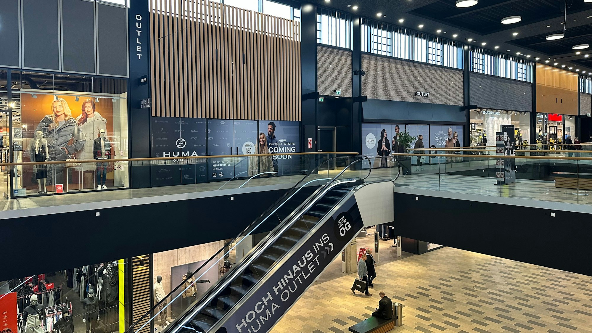 Diese zwei Ladenlokale werden im März und April nicht mehr mit Plakaten überklebt sein. Die neuen Mieter haben die Verträge schon unterschrieben.