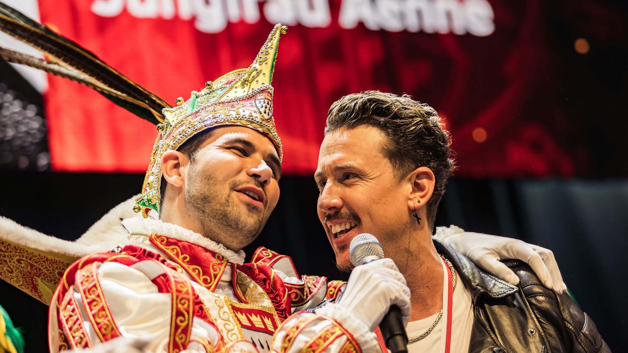 Manuel Sauer singt zusammen mit Prinz Niklas.