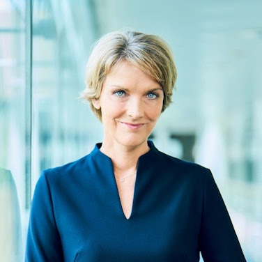 Marietta Slomka moderiert das „heute journal“ im ZDF seit mittlerweile 25 Jahren. (Bild: ZDF / Klaus Weddig)